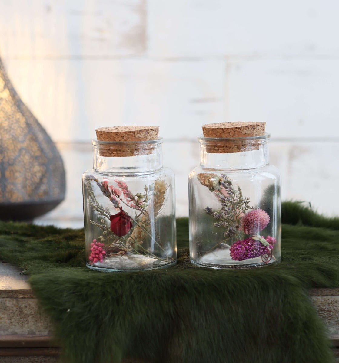 Glass medicine bottle with 2 different dried flowers Ø7cm (12 pcs.) [IFS-29394]