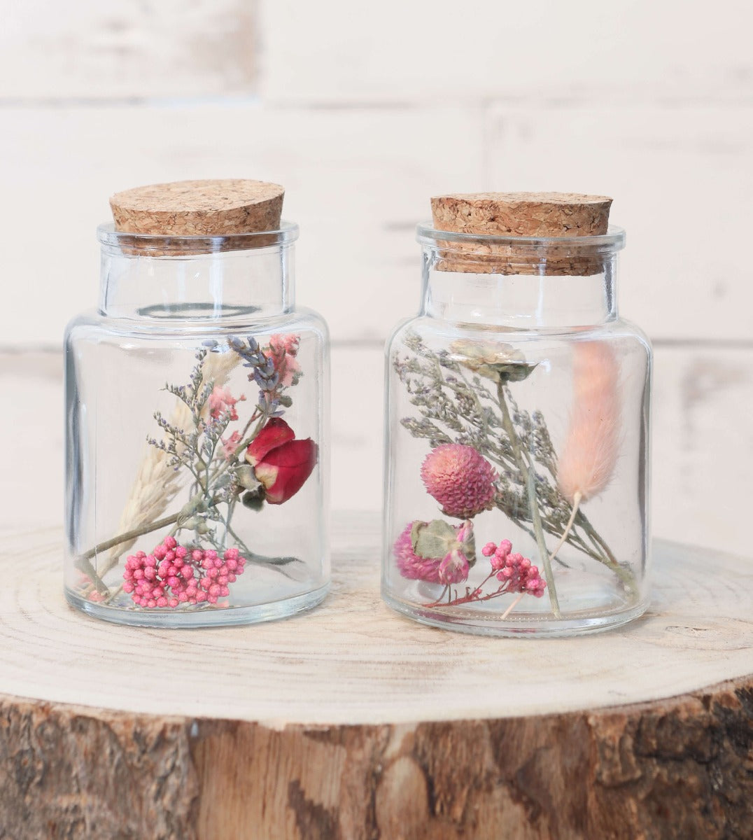Glass medicine bottle with 2 different dried flowers Ø7cm (12 pcs.) [IFS-29394]