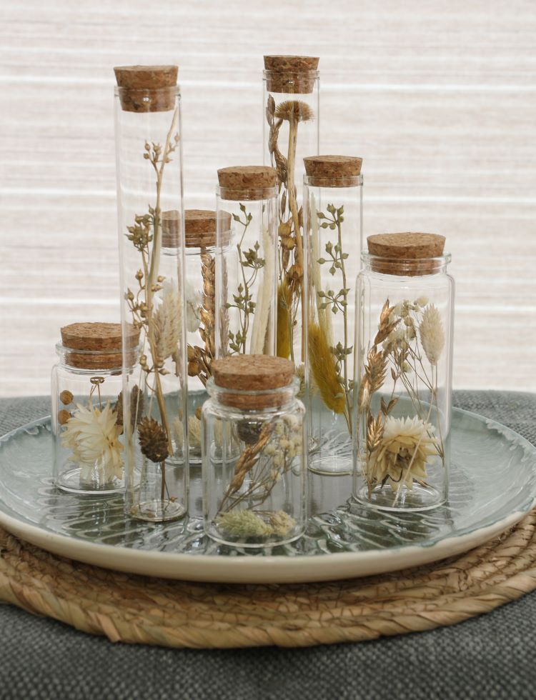 Glass tube with several dried flowers natural 20cm high (12 pcs.) [IFS-30344]