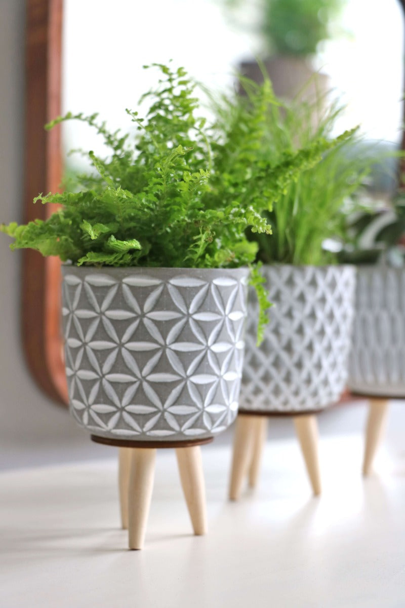 Plant pot Cement with wooden legs 11cm high (6 pcs.) [IFS-33012]