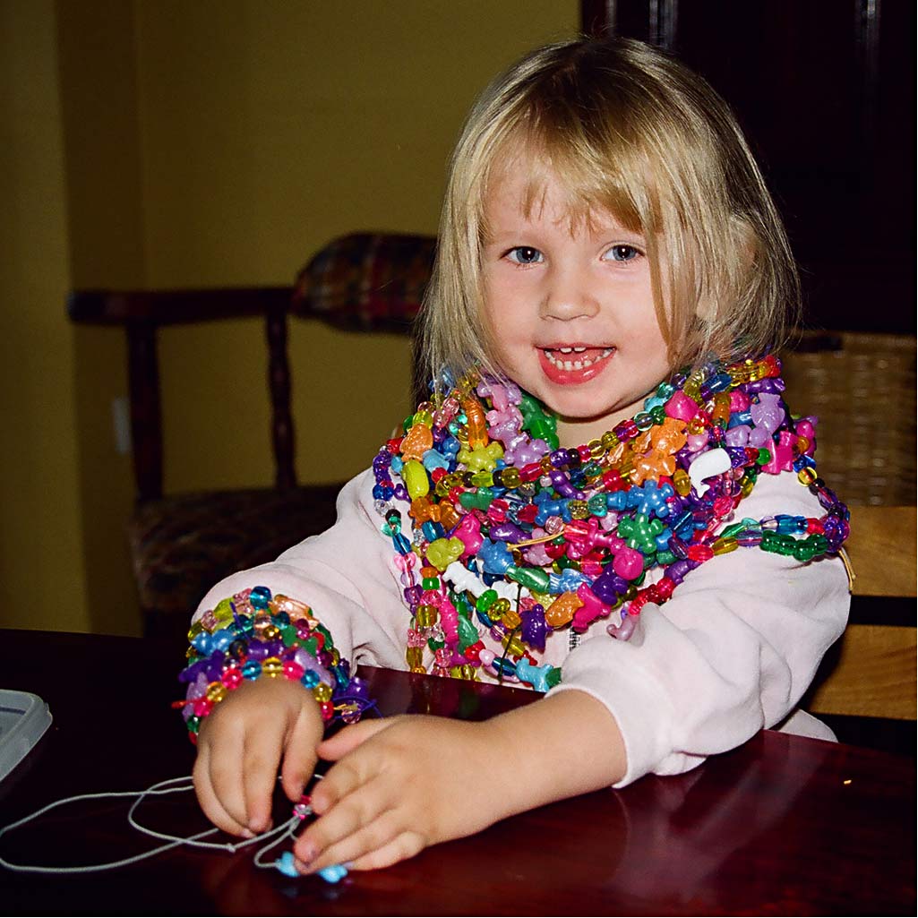 Bucket of Plastic Beads, size 6-20 mm, hole size 1,5-6 mm, ca. 8100 pc, 3000 g, 5700 ml/ 1 bucket [HOB-61805]